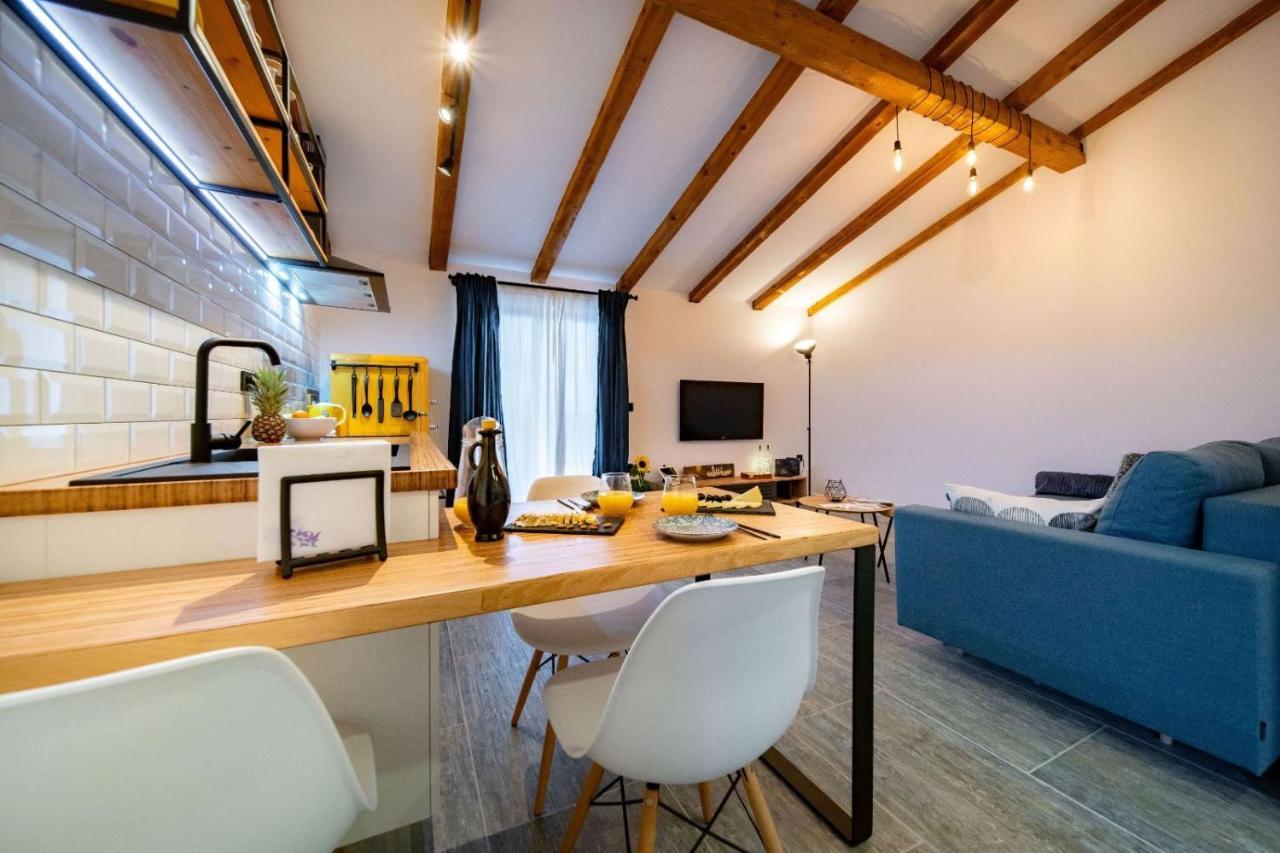 Novouredeni Apartman Marko Mundanije Esterno foto