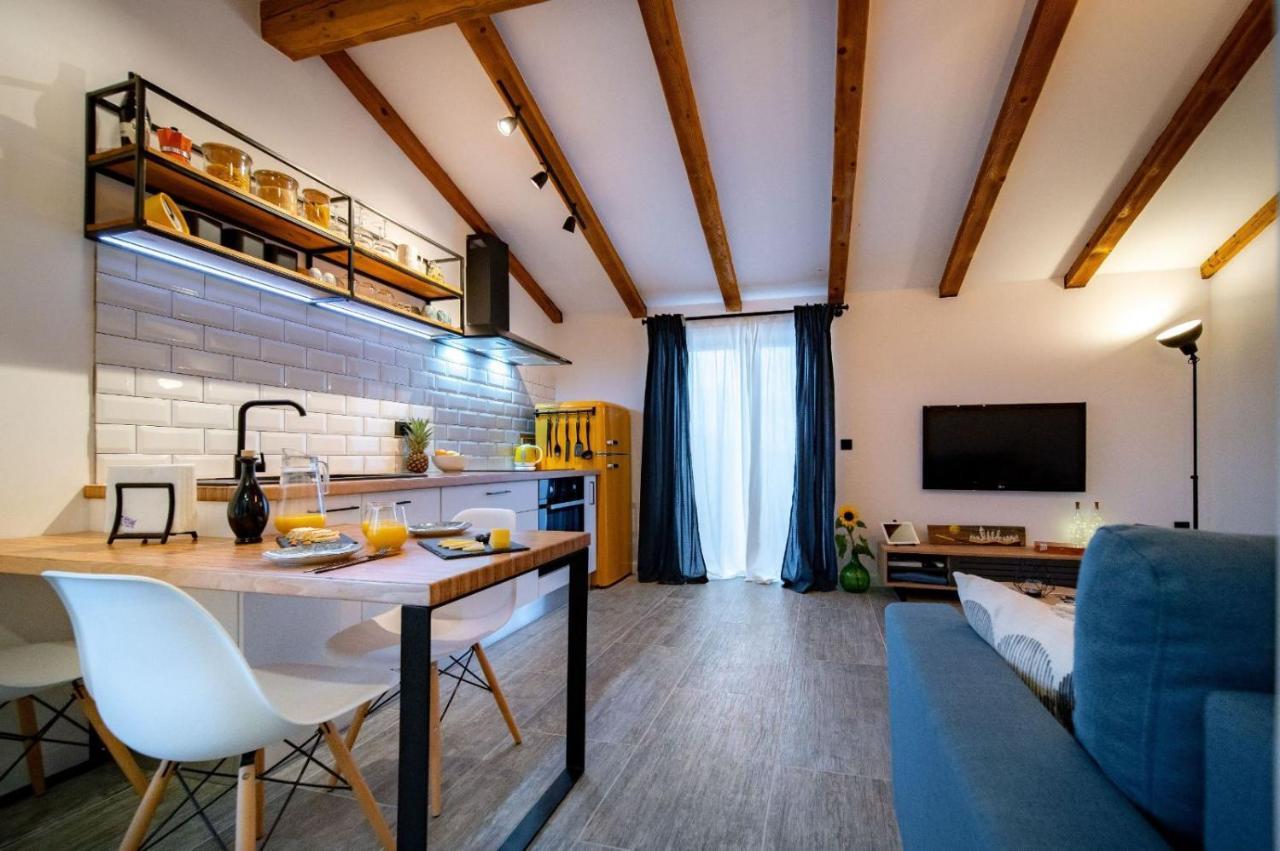 Novouredeni Apartman Marko Mundanije Esterno foto