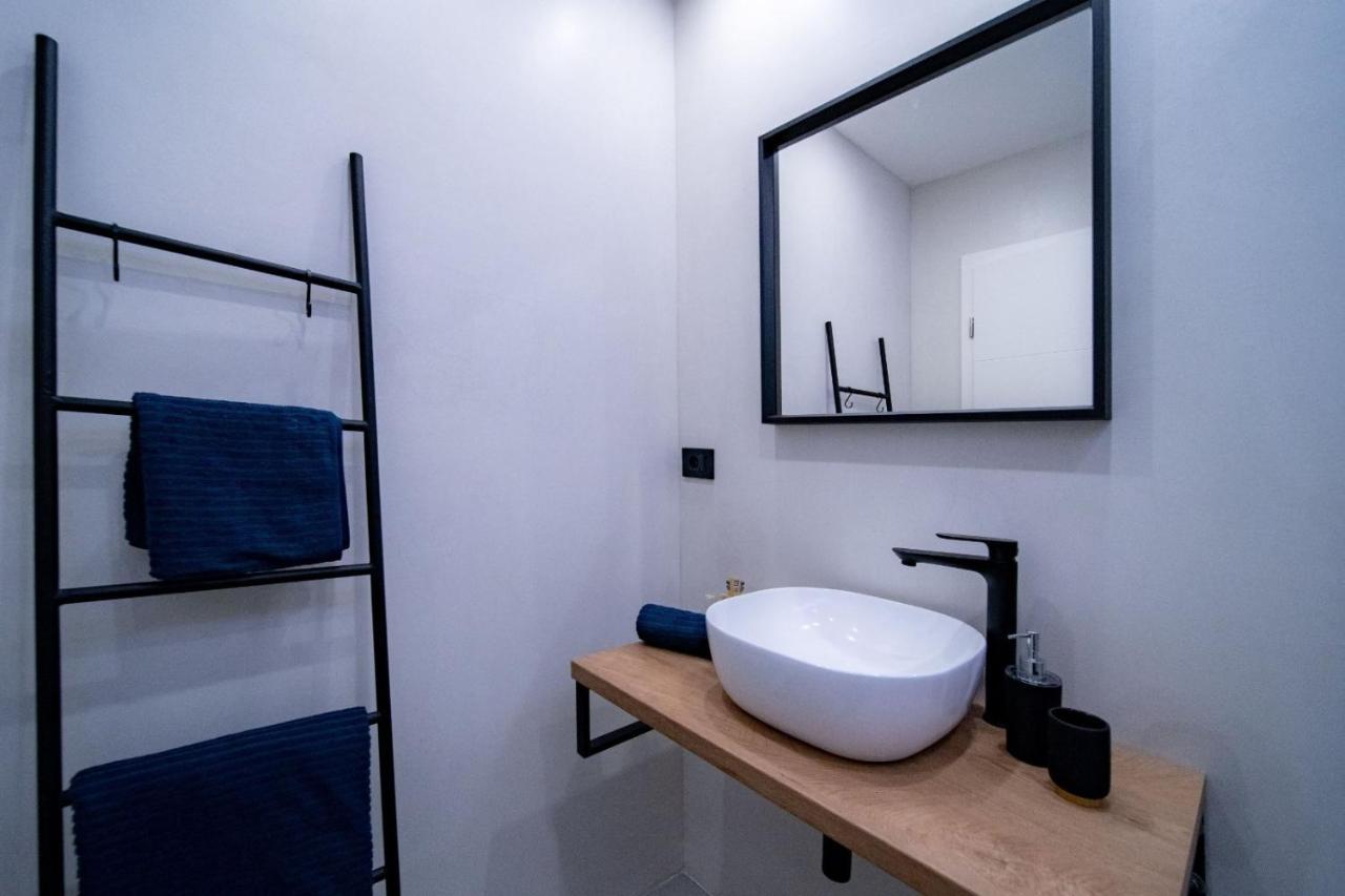 Novouredeni Apartman Marko Mundanije Esterno foto