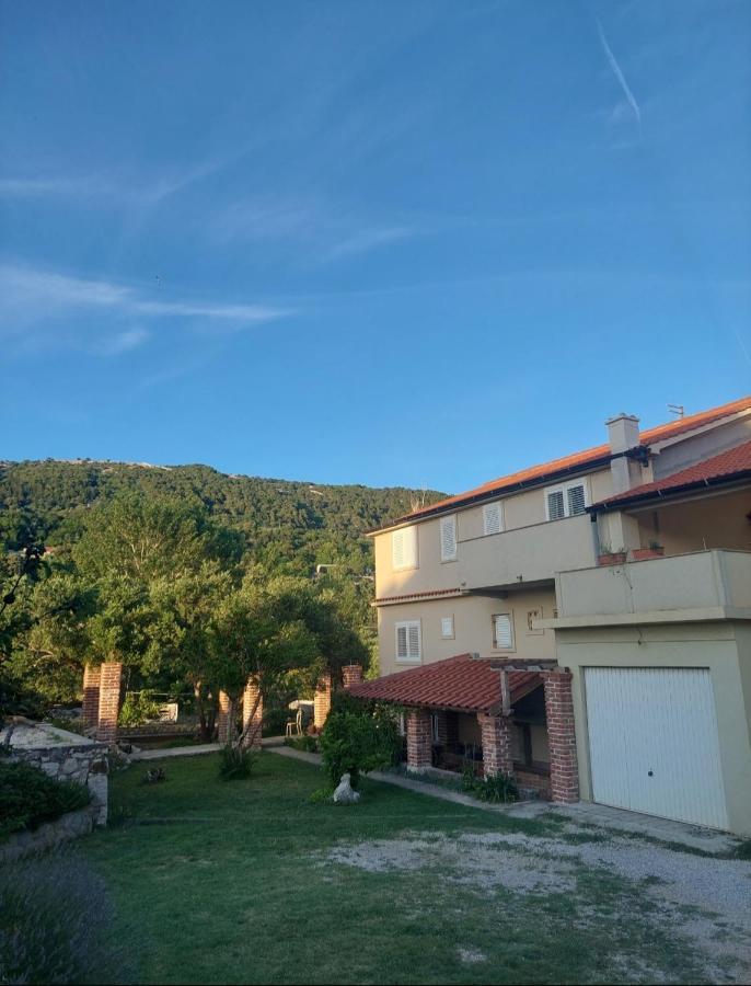 Novouredeni Apartman Marko Mundanije Esterno foto