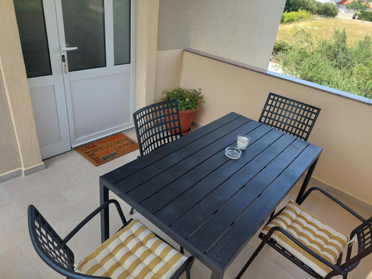 Novouredeni Apartman Marko Mundanije Esterno foto