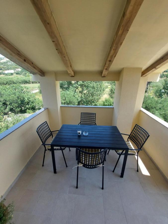 Novouredeni Apartman Marko Mundanije Esterno foto
