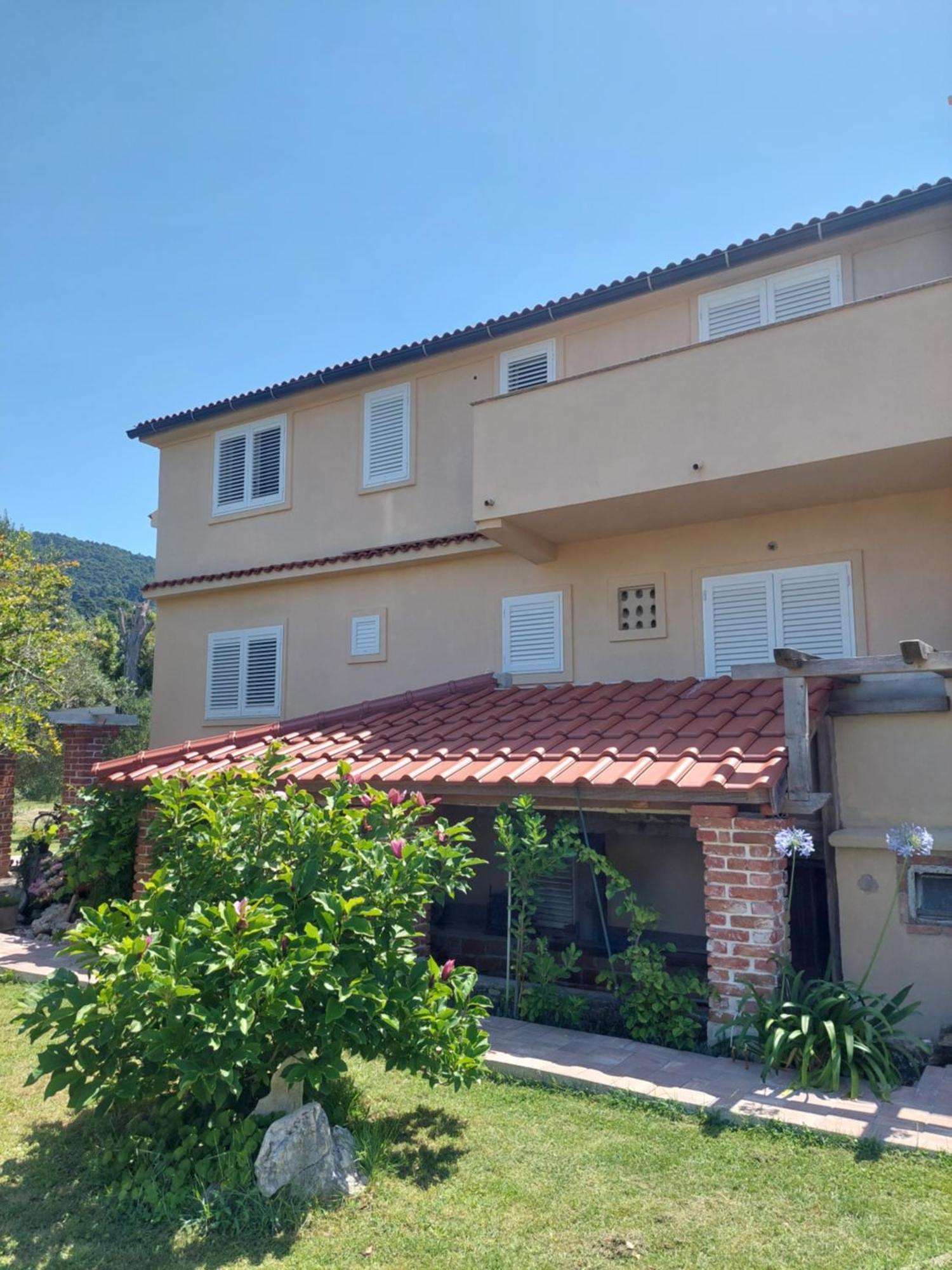 Novouredeni Apartman Marko Mundanije Esterno foto